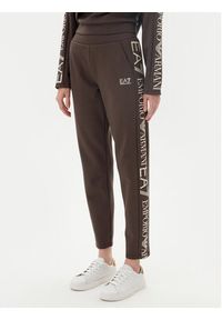 EA7 Emporio Armani Dres 7W000116 AF10443 U6139 Brązowy Regular Fit. Kolor: brązowy. Materiał: syntetyk