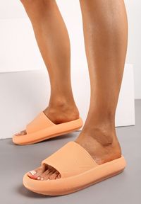 Born2be - Pomarańczowe Klapki Kaseis. Nosek buta: otwarty. Kolor: pomarańczowy. Materiał: materiał, dresówka