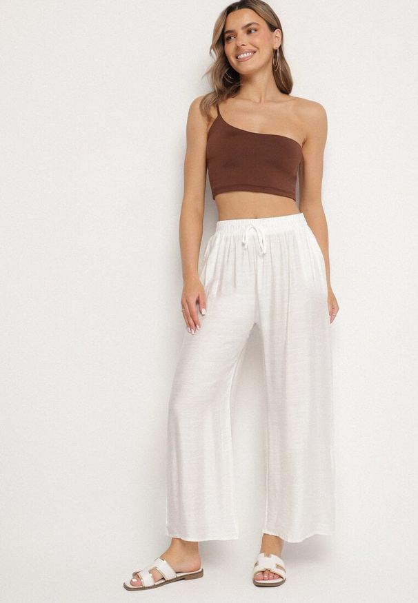 Born2be - Jasnobeżowe Wiskozowe Szerokie Spodnie z Wysokim Stanem Divola. Okazja: na co dzień, na spacer. Stan: podwyższony. Kolor: beżowy. Materiał: wiskoza. Sezon: lato. Styl: klasyczny, casual