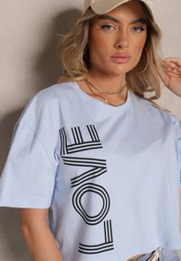 Renee - Niebieski T-shirt z Bawełny o Krótkim Kroju Ozdobiony Napisem Sannovia. Okazja: na co dzień. Kolor: niebieski. Materiał: bawełna. Długość: krótkie. Wzór: aplikacja, napisy. Styl: klasyczny, casual #5