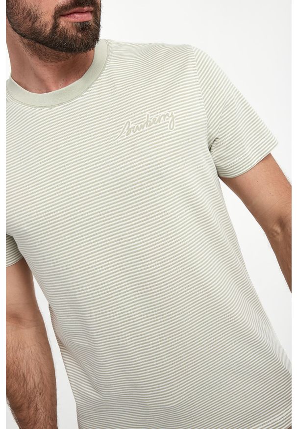 Burberry - T-shirt męski w paski BURBERRY. Wzór: paski