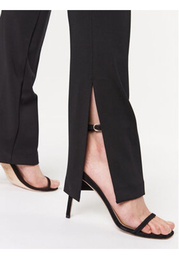 Pinko Spodnie materiałowe 100542 A0HM Czarny Regular Fit. Kolor: czarny. Materiał: wiskoza, syntetyk