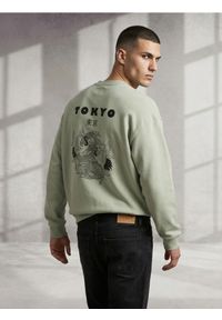 Sinsay - Bluza crewneck z nadrukiem comfort - zielony. Kolor: zielony. Wzór: nadruk