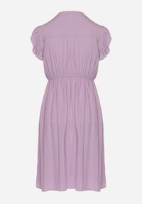 Born2be - Fioletowa Rozkloszowana Sukienka z Wiązanym Dekoltem i Gumką w Pasie Ozdobiona Falbanką Dimonima. Kolor: fioletowy. Materiał: bawełna, wiskoza. Wzór: aplikacja. Typ sukienki: rozkloszowane. Styl: retro, elegancki #2