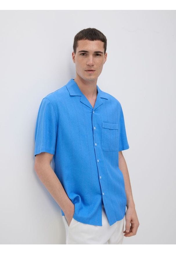 Reserved - Koszula regular z dodatkiem lnu - niebieski. Kolor: niebieski. Materiał: len