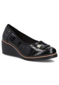Skórzane półbuty czółenka na koturnie czarne Filippo DP7661/26 BK. Kolor: czarny. Materiał: skóra. Wzór: aplikacja. Obcas: na koturnie #1