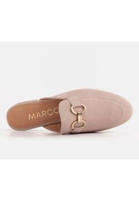Marco Shoes Klapki damskie z zamszu z ozdobą beżowy. Kolor: beżowy. Materiał: zamsz. Wzór: aplikacja #2