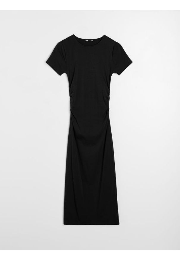 Sinsay - Bawełniana sukienka midi z marszczeniem po bokach - czarny. Kolor: czarny. Materiał: bawełna. Długość: midi