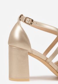 Born2be - Złote Czółenka Vices na Obcasie z Wkładką ze Skóry Naturalnej i Ozdobnymi Paskami Leaniella. Okazja: na wesele, do pracy, na co dzień, na ślub cywilny. Zapięcie: pasek. Kolor: złoty. Materiał: skóra. Wzór: paski, aplikacja. Obcas: na obcasie. Styl: wizytowy, casual. Wysokość obcasa: średni #6
