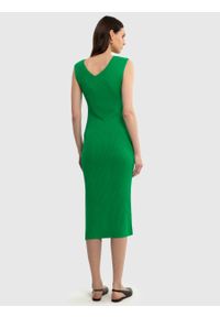 Big-Star - Sukienka damska prążkowana slim z wiskozy zielona Zizila 301. Typ kołnierza: dekolt w kształcie V. Kolor: zielony. Materiał: prążkowany, wiskoza. Typ sukienki: wyszczuplające. Styl: elegancki #4