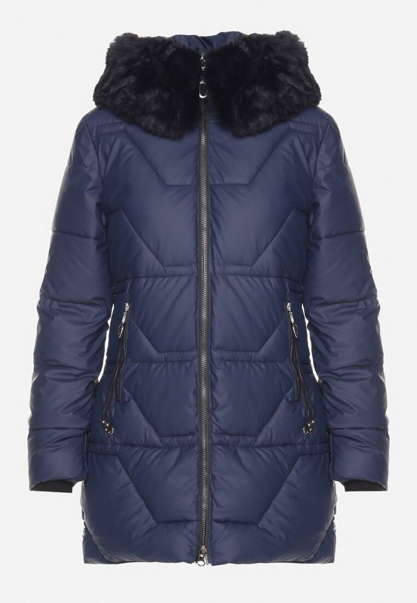 Born2be - Granatowa Pikowana Kurtka Zimowa z Szerokim Futrzanym Kołnierzem Elloriel. Okazja: na co dzień. Kolor: niebieski. Materiał: futro. Sezon: zima. Styl: elegancki, casual