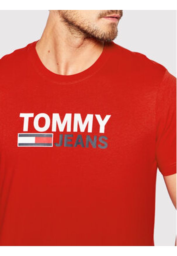 Tommy Jeans T-Shirt Corp Logo DM0DM15379 Czerwony Regular Fit. Kolor: czerwony. Materiał: bawełna