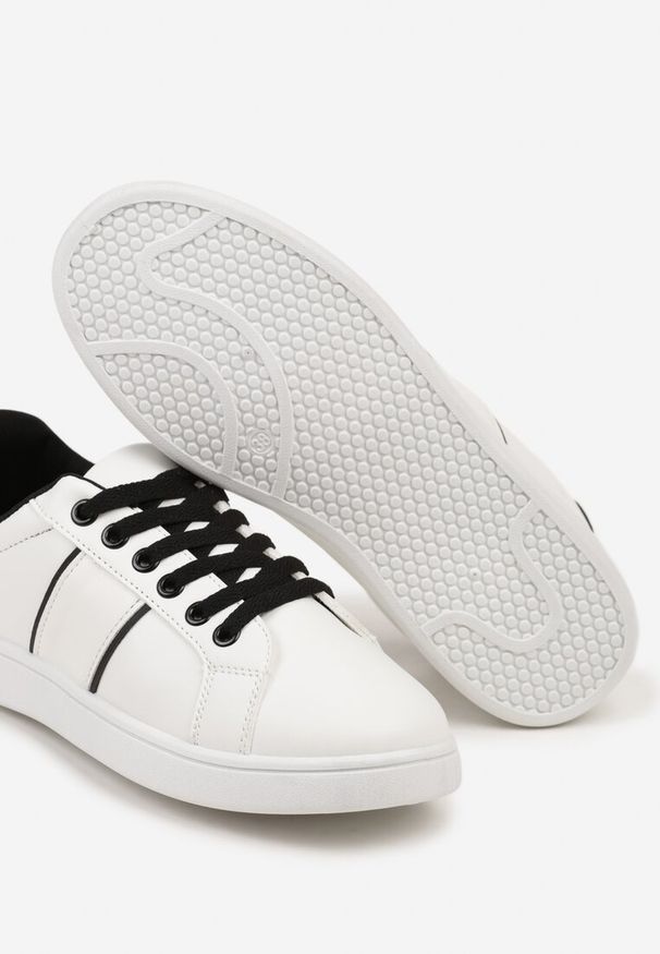 Born2be - Biało-Czarne Płaskie Sneakersy ze Sznurowaniem Ozdobione Paskami Elithna. Nosek buta: okrągły. Zapięcie: pasek. Kolor: biały. Materiał: materiał. Wzór: aplikacja. Obcas: na obcasie. Wysokość obcasa: niski