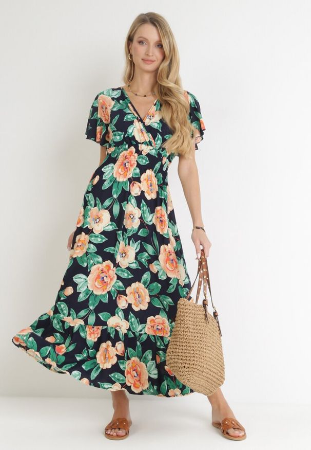 Born2be - Granatowa Sukienka Maxi z Kopertowym Dekoltem i Gumkami w Pasie Kelsi. Typ kołnierza: dekolt kopertowy. Kolor: niebieski. Długość rękawa: krótki rękaw. Sezon: wiosna, lato. Typ sukienki: kopertowe. Długość: maxi