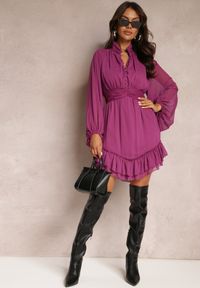 Renee - Fioletowa Sukienka Mini z Marszczoną Gumką i Przezroczystymi Rękawami Janay. Kolor: fioletowy. Wzór: aplikacja. Długość: mini
