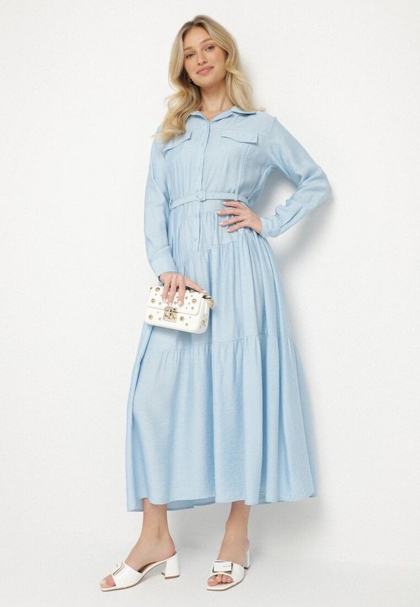 Born2be - Niebieska Wiskozowa Sukienka Ozdobiona Paskiem i Guzikami Ronitte. Okazja: na co dzień. Kolor: niebieski. Materiał: wiskoza. Wzór: aplikacja. Sezon: wiosna, lato. Styl: casual, elegancki, klasyczny