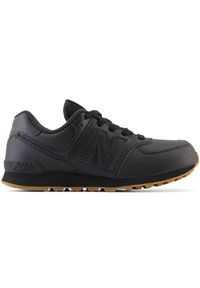 Buty dziecięce New Balance GC574NBB – czarne. Okazja: na co dzień. Kolor: czarny. Materiał: materiał, syntetyk, skóra. Szerokość cholewki: normalna. Model: New Balance 574 #1