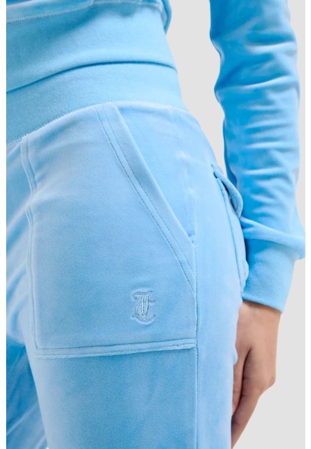 Juicy Couture - JUICY COUTURE Błękitne spodnie dresowe Del Ray Pocketed Pant. Kolor: niebieski. Materiał: dresówka