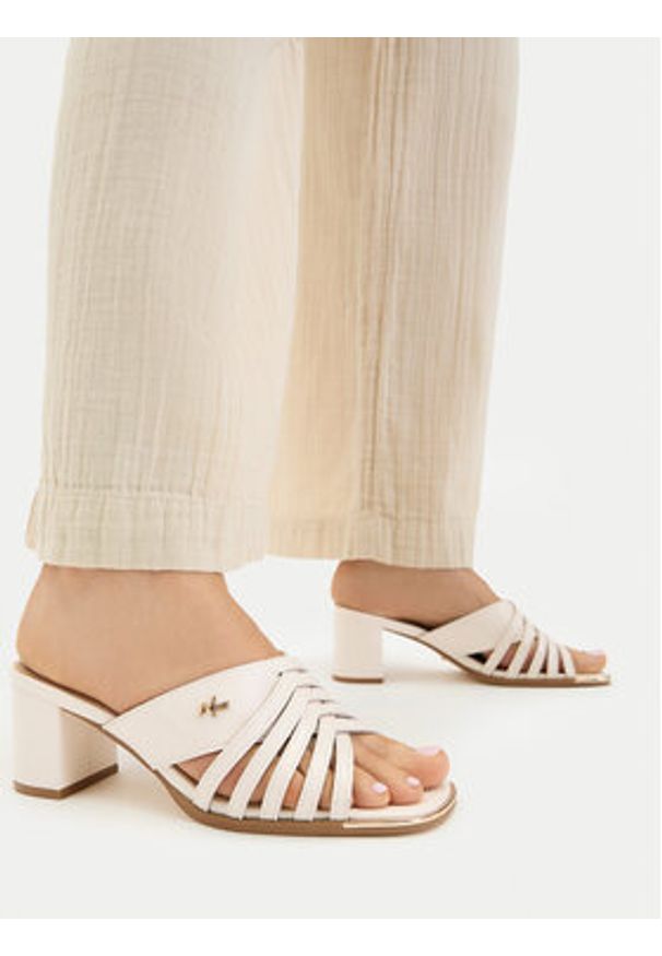 MEXX Klapki EO-WS1161-02 Écru. Kolor: kremowy. Materiał: syntetyk, skóra