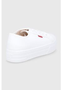 Levi's® - Levi's Buty kolor biały na platformie. Okazja: na spotkanie biznesowe. Nosek buta: okrągły. Zapięcie: sznurówki. Kolor: biały. Materiał: guma. Obcas: na platformie #5