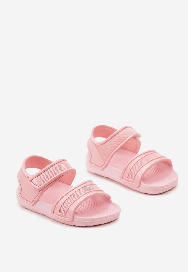 Born2be - Różowe Płaskie Piankowe Sandały na Rzep Elltara. Nosek buta: otwarty. Zapięcie: rzepy. Kolor: różowy. Materiał: len. Sezon: lato. Styl: elegancki, wizytowy