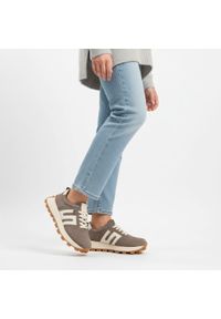 Sneakersy damskie Filippo, cholewka z naturalnej skóry zamszowej z naszywanymi panelami ze skóry licowej i klasycznym sznurowaniem z widocznymi przes. Okazja: na spacer, na co dzień. Zapięcie: sznurówki. Kolor: brązowy. Materiał: zamsz, skóra. Szerokość cholewki: normalna. Sezon: wiosna, jesień. Styl: klasyczny #4