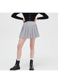 Cropp - Spódnica mini z plisowaniem - Jasny szary. Kolor: szary #1