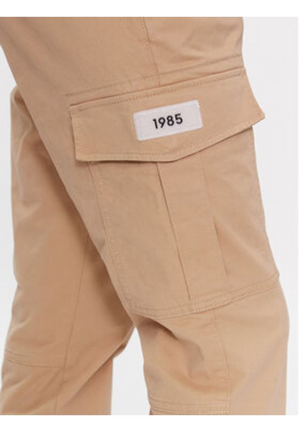 Tommy Jeans Spodnie materiałowe Austin DM0DM18341 Beżowy Slim Fit. Kolor: beżowy. Materiał: bawełna