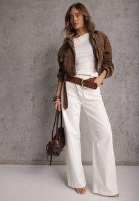 Renee - Biały Dopasowany T-shirt z Wiskozy z Dekoltem w Łódkę Vivianna. Typ kołnierza: dekolt w łódkę. Kolor: biały. Materiał: wiskoza #4