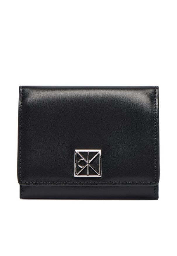 Calvin Klein Mały Portfel Damski Emblem Hw Medium Trifold LV04F1082G Czarny. Kolor: czarny. Materiał: skóra