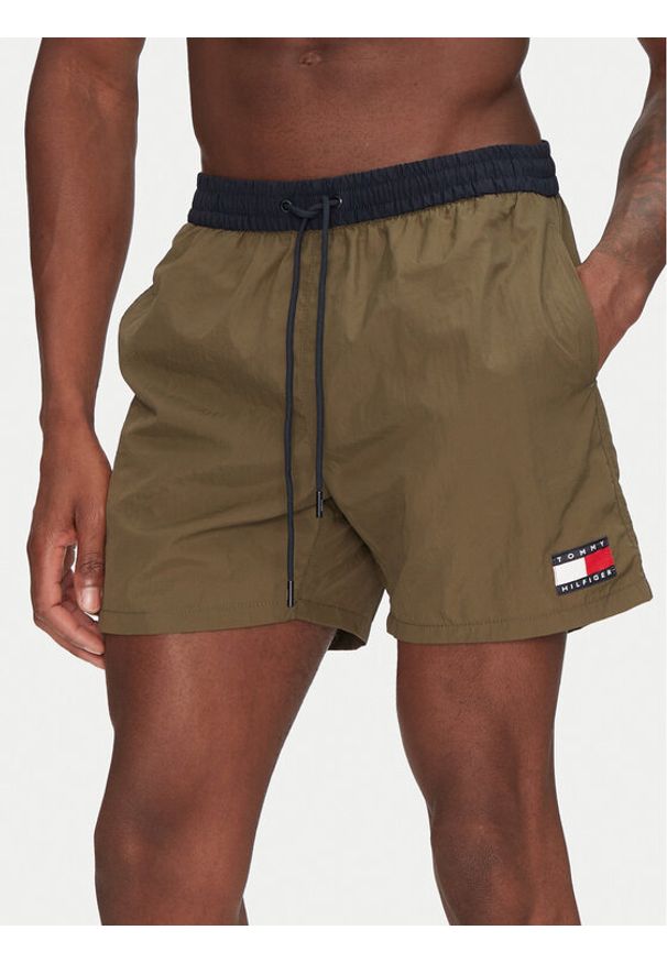 TOMMY HILFIGER - Tommy Hilfiger Szorty kąpielowe UM0UM03455 Khaki Regular Fit. Kolor: brązowy. Materiał: syntetyk