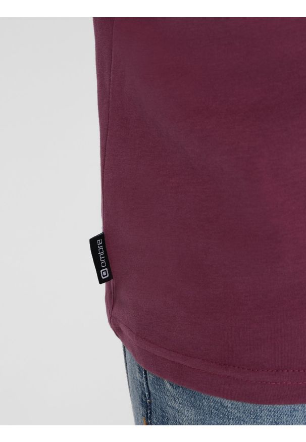 Ombre Clothing - Męski casualowy t-shirt z naszytą kieszonką - ciemnoróżowy V5 OM-TSCT-0109 - XXL. Okazja: na co dzień. Kolor: różowy. Materiał: jersey, skóra, materiał, bawełna, dzianina. Długość rękawa: krótki rękaw. Długość: krótkie. Wzór: aplikacja. Styl: casual