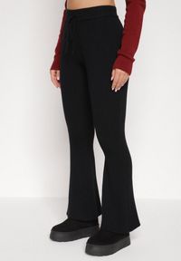 Born2be - Czarne Spodnie z Wiskozą i Wysokim Stanem Typu Dzwony Tusvira. Okazja: na co dzień. Stan: podwyższony. Kolor: czarny. Materiał: wiskoza. Styl: casual, elegancki #1