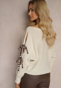 Renee - Beżowy Nietoperzowy Sweter z Moherem Ozdobiony Wiązaniami w Panterkowy Print Semitha. Okazja: na co dzień. Kolor: beżowy. Materiał: moher. Długość rękawa: długi rękaw. Długość: długie. Wzór: aplikacja, nadruk. Styl: elegancki, casual #3