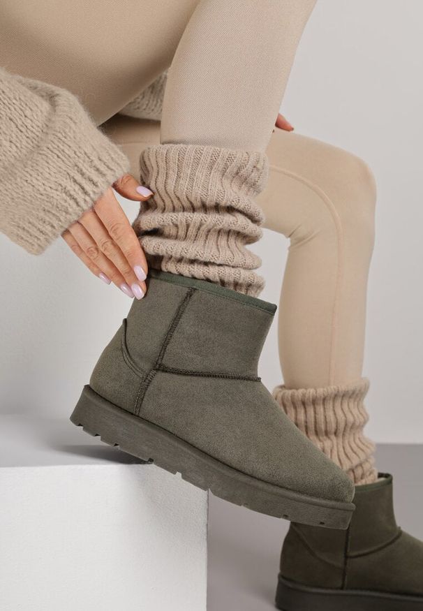 Born2be - Ciemnozielone Wsuwane Śniegowce do Kostki z Imitacji Zamszu Atuvitta. Okazja: na co dzień. Zapięcie: bez zapięcia. Kolor: zielony. Materiał: zamsz. Styl: casual