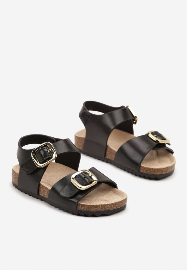 Born2be - Czarne Sandały Ozdobione Klamrami Odistra. Okazja: na co dzień. Zapięcie: klamry. Kolor: czarny. Wzór: aplikacja. Styl: casual, elegancki, wakacyjny, klasyczny