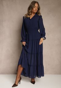 Renee - Granatowa Sukienka VICES Koszulowa z Falbaną w Rustykalnym Stylu Arivite. Okazja: na imprezę, na co dzień. Kolor: niebieski. Typ sukienki: koszulowe. Styl: casual