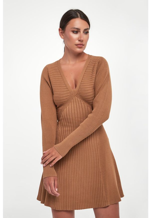 Twinset U&B - Sukienka z wiskozowej dzianiny TWINSET U&B. Materiał: wiskoza, dzianina