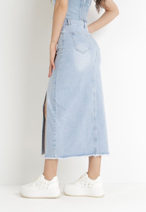 Born2be - Niebieska Jeansowa Spódnica Maxi z Rozcięciem Lenama. Kolor: niebieski. Materiał: jeans
