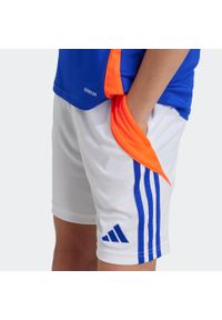 Adidas - Spodenki do piłki nożnej dla dzieci ADIDAS Tiro 24. Wzór: paski. Styl: sportowy