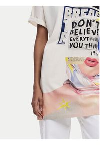Desigual Sukienka codzienna Berlin 25SWVK20 Beżowy Regular Fit. Okazja: na co dzień. Kolor: beżowy. Materiał: bawełna. Typ sukienki: proste. Styl: casual #6