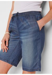 bonprix - Lekkie bermudy z denimu z lnem. Kolor: niebieski