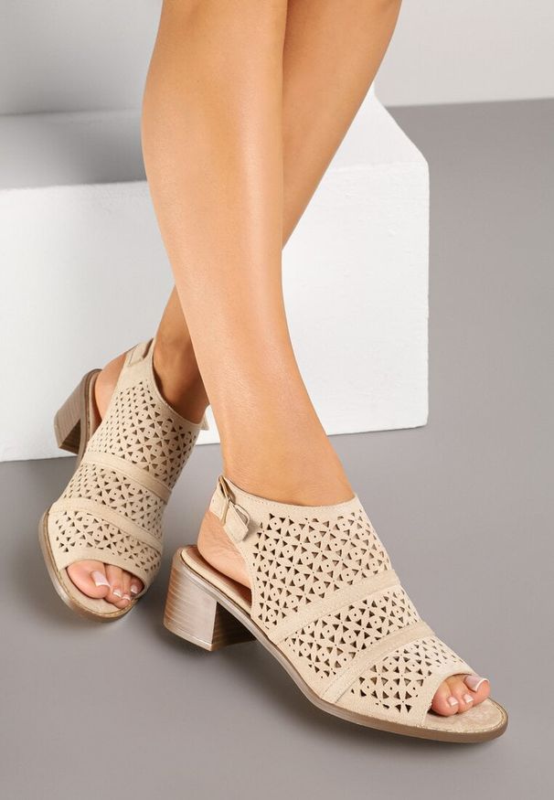 Born2be - Beżowe Sandały Botki na Słupku z Ażurową Cholewką i Noskiem Peep Toe Lanira. Okazja: na co dzień. Nosek buta: otwarty. Kolor: beżowy. Materiał: jeans. Wzór: ażurowy. Obcas: na słupku. Styl: casual, elegancki