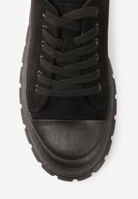 Renee - Czarne Sneakersy Vices na Platformie z Tłoczeniem Ozdobione Perforacją Leaniael. Okazja: na co dzień. Kolor: czarny. Materiał: jeans. Wzór: aplikacja. Obcas: na platformie #3