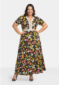 KARKO - Sukienka letnia w kwiaty boho maxi FLORA kolorowe kwiaty na czarnym tle. Okazja: na co dzień, na wesele, na plażę, na spacer, na ślub cywilny. Kolekcja: plus size. Kolor: czarny. Wzór: kolorowy, kwiaty. Typ sukienki: dla puszystych. Materiał: wiskoza, materiał, koronka, bawełna, tkanina, jeans. Długość rękawa: krótki rękaw. Sezon: lato. Styl: boho. Długość: maxi #1