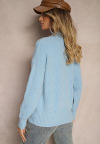 Renee - Niebieski Golf Sweter z Tłoczeniem i Ściągaczami Melovira. Okazja: na spotkanie biznesowe, na co dzień. Typ kołnierza: golf. Kolor: niebieski. Materiał: jeans. Wzór: aplikacja. Styl: elegancki, biznesowy, klasyczny, casual