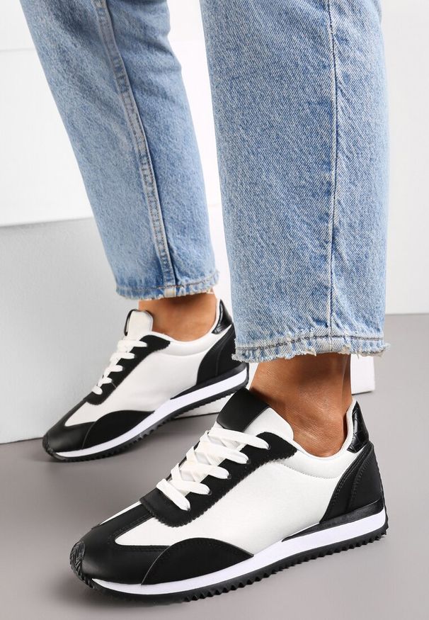 Renee - Czarne Sneakersy z Ozdobnymi Wstawkami Fania. Kolor: czarny