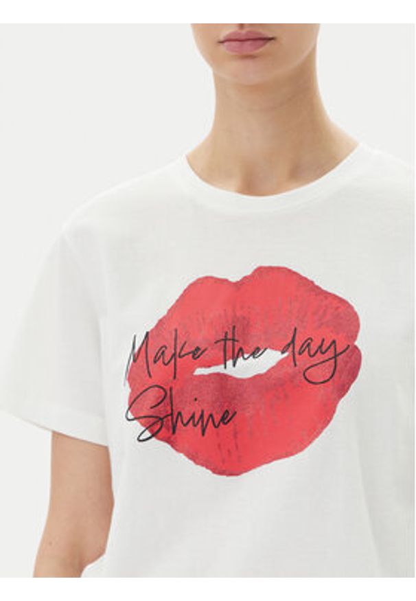 JDY T-Shirt Daisy 15348400 Biały Regular Fit. Kolor: biały. Materiał: bawełna
