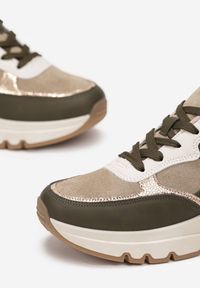 Renee - Ciemnobeżowe Sneakersy na Grubej Podeszwie Ozdobione Metalicznymi Lamówkami Sawla. Kolor: beżowy. Wzór: aplikacja
