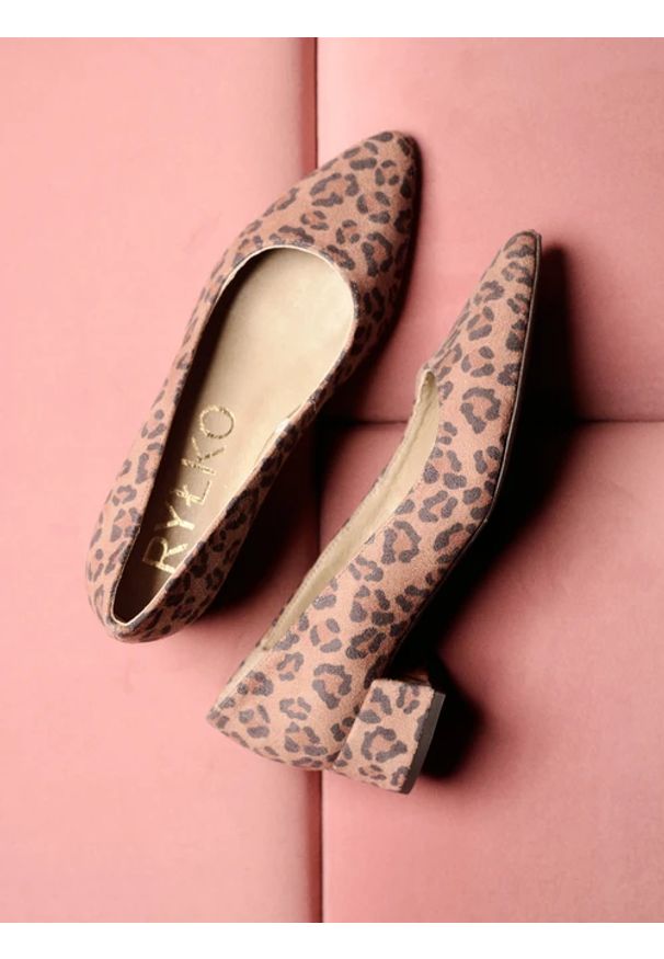 Ryłko - Niskie czółenka damskie w panterkę. Kolor: brązowy. Materiał: syntetyk. Wzór: motyw zwierzęcy. Obcas: na obcasie. Styl: street. Wysokość obcasa: niski